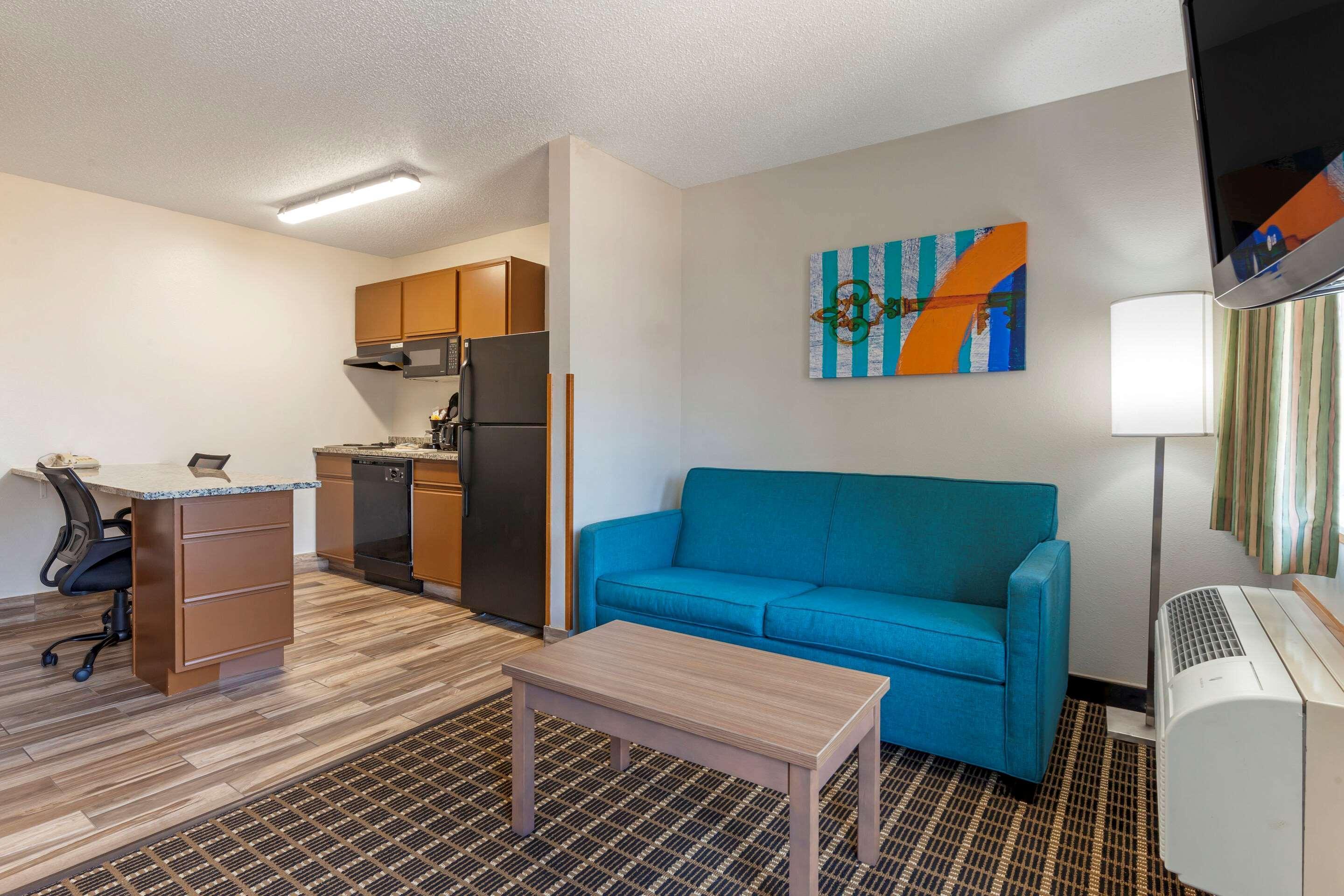 Mainstay Suites Dubuque At Hwy 20 Экстерьер фото