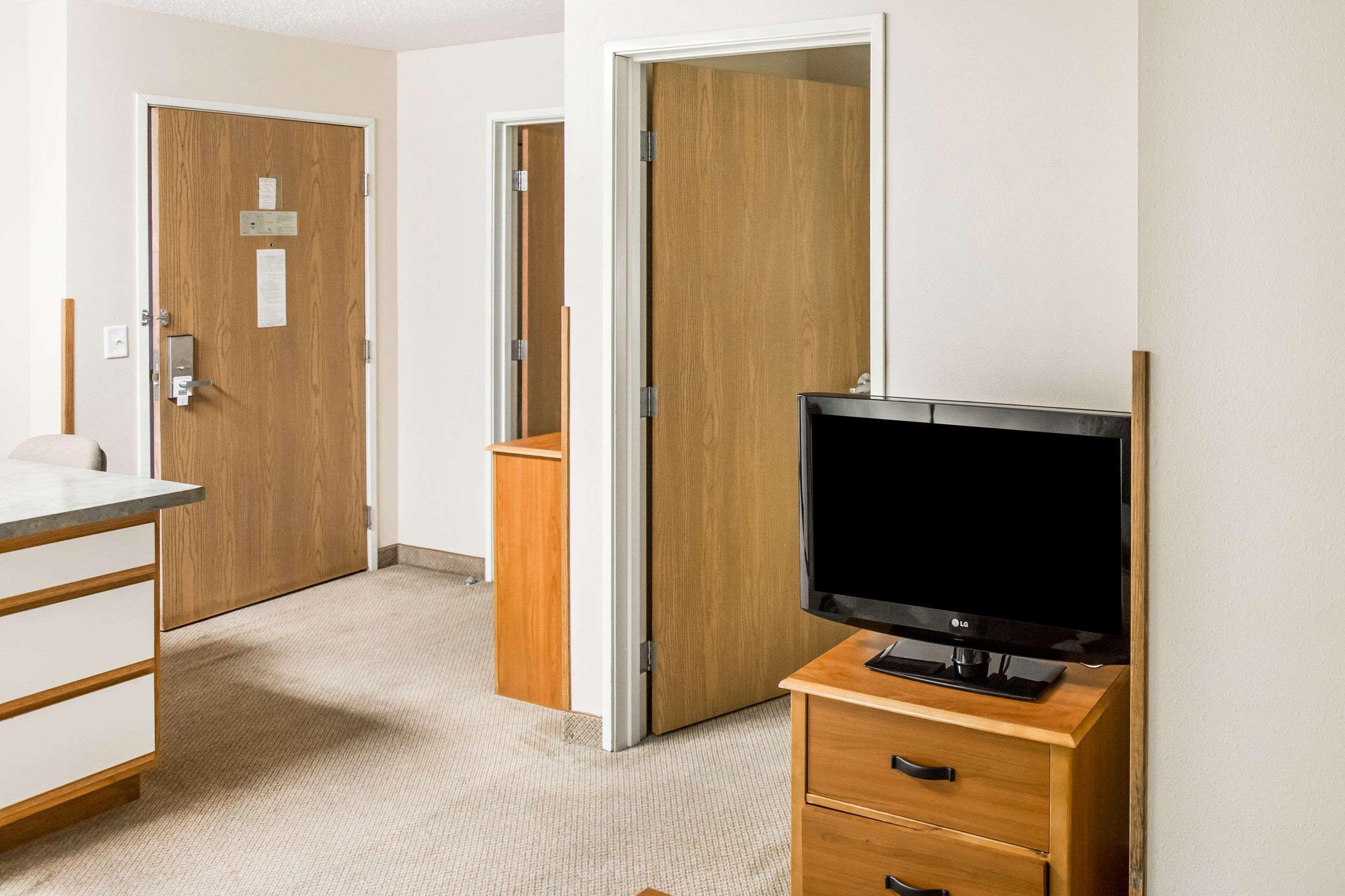 Mainstay Suites Dubuque At Hwy 20 Экстерьер фото