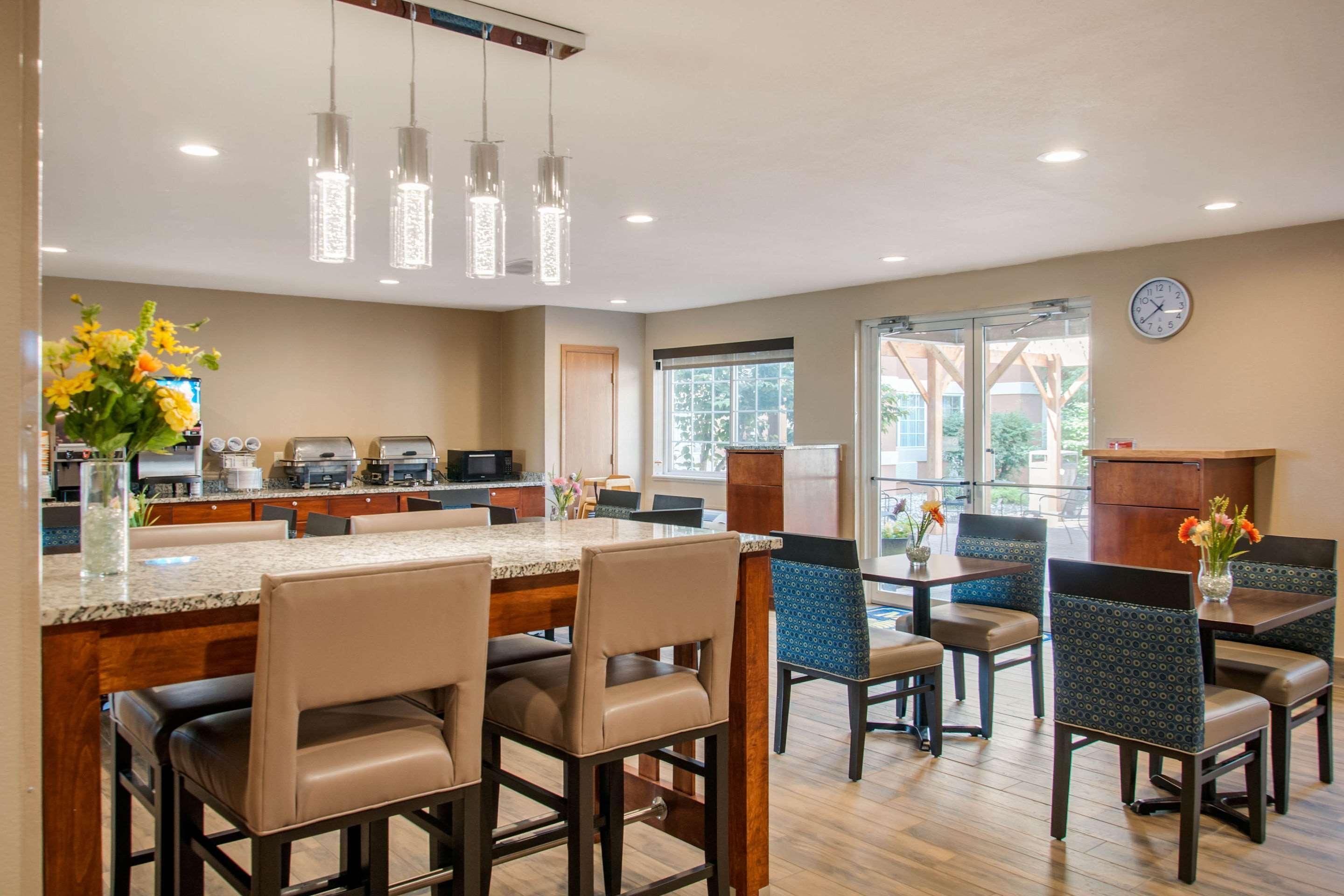 Mainstay Suites Dubuque At Hwy 20 Экстерьер фото